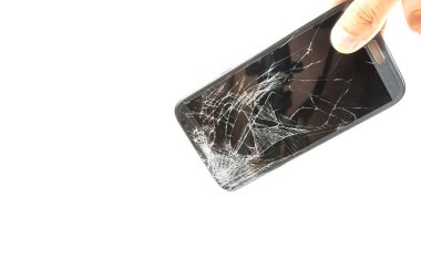 Zemine akıllı telefon düşüşü ve beyaz arka planda izole edilmiş kırık ekran hasarı