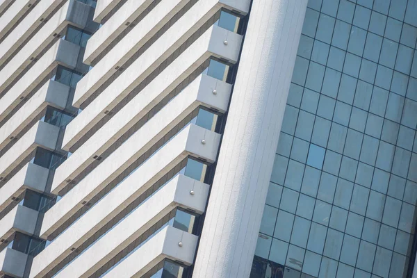 Edifício Escritório Moderno Com Janelas Vidro Azul Fundo — Fotografia de Stock