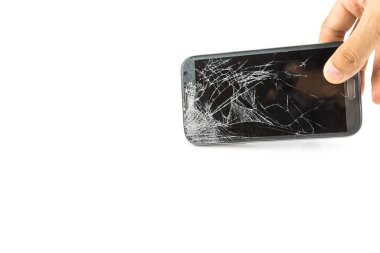 Zemine akıllı telefon düşüşü ve beyaz arka planda izole edilmiş kırık ekran hasarı