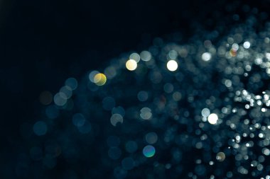 Eskitilmiş bulanık bokeh siyah arkaplana odaklanamadı