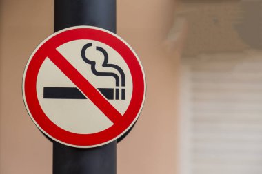 Halka açık alanda sigara içilmiyor