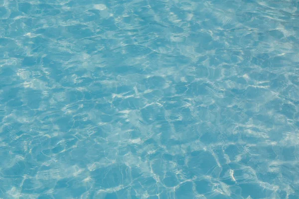 Güneşi Yansıtan Mavi Havuz Suyu — Stok fotoğraf