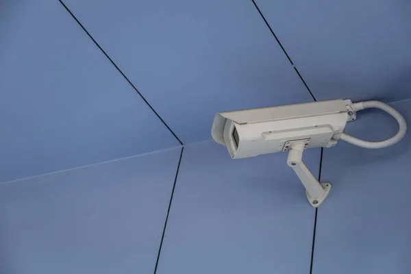 Ofis Arkaplanındaki Güvenlik Kamerası — Stok fotoğraf