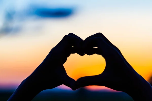 Liefde Teken Hart Symbool Met Hand Silhouet Zonsondergang Hemel Vintage — Stockfoto