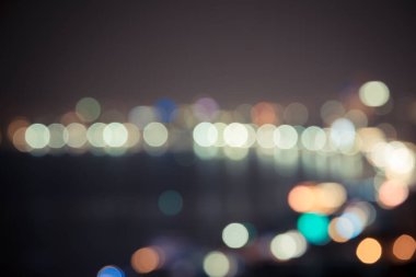 Bokeh şehrinin gece arkaplanındaki klasik bulanıklığı