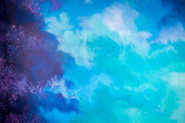 Beton duvar arka planında soyut mavi boya rengi