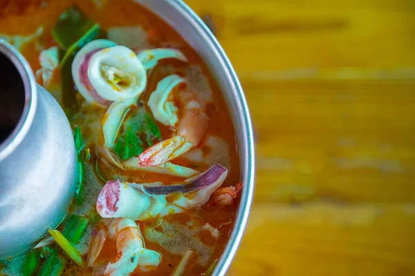 Tom Yum Goong Spicy Prawn Soup Thai Food Wood Background — Stock Photo, Image