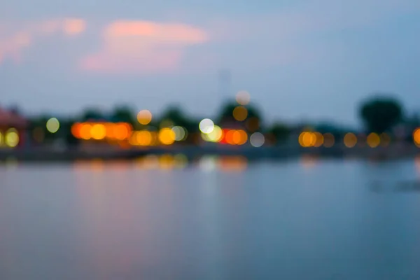 Hermosas Luces Borrosas Ciudad Con Efecto Bokeh Reflejado Fondo Del — Foto de Stock