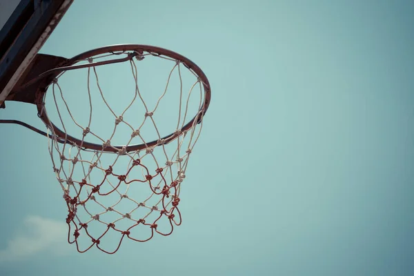 バスケットボール フープ バックグランドの閉鎖 — ストック写真