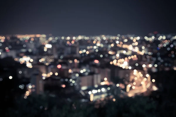 夜の風景を背景にボケ市のヴィンテージブルー — ストック写真