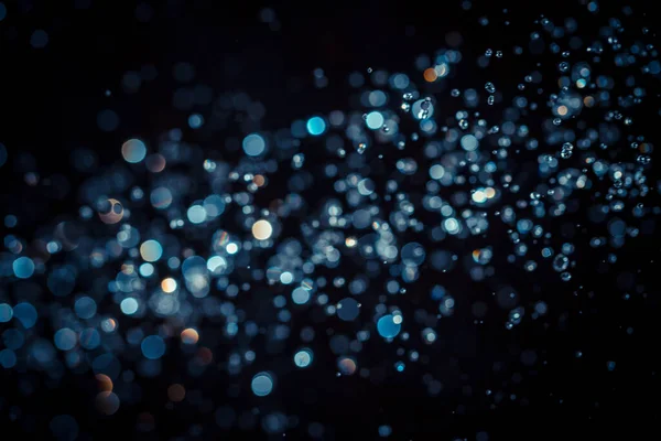 Siyah arkaplan üzerindeki soyut bokeh dokusu