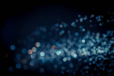 Renkli bulanık bokeh siyah arkaplan üzerine odaklanamadı