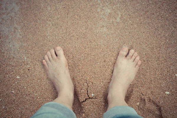 Relaxar Uma Praia Com Pés Areia Molhada Usar Para Fundo — Fotografia de Stock