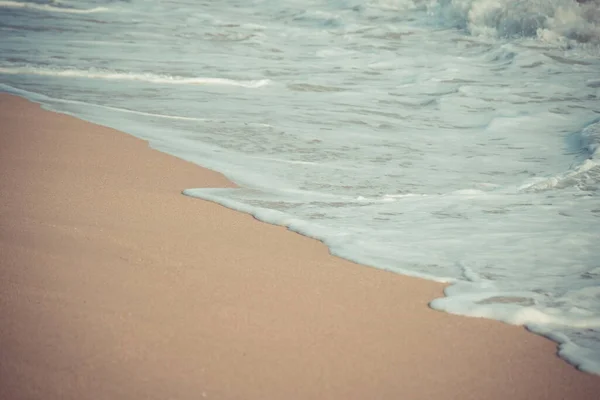 Weiche Schaumwelle Und Meer Auf Dem Sandstrand Hintergrund — Stockfoto