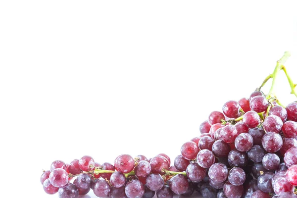 Raisin Rouge Frais Avec Goutte Eau Isolé Sur Fond Blanc — Photo