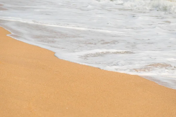 Волна Пены Море Фоне Песчаного Пляжа — стоковое фото