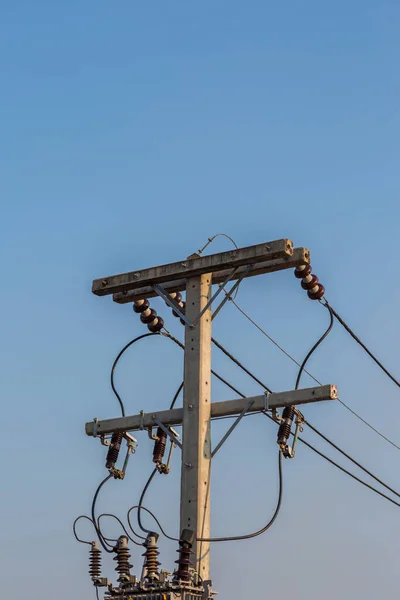 Tour Électrique Sur Fond Bleu Ciel — Photo