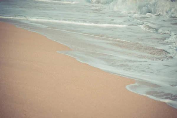 Weiche Schaumwelle Und Meer Auf Dem Sandstrand Hintergrund — Stockfoto