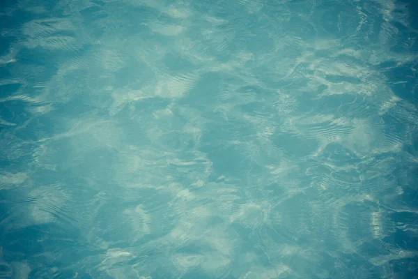 Agua Azul Piscina Con Reflejos Sol Fondo —  Fotos de Stock