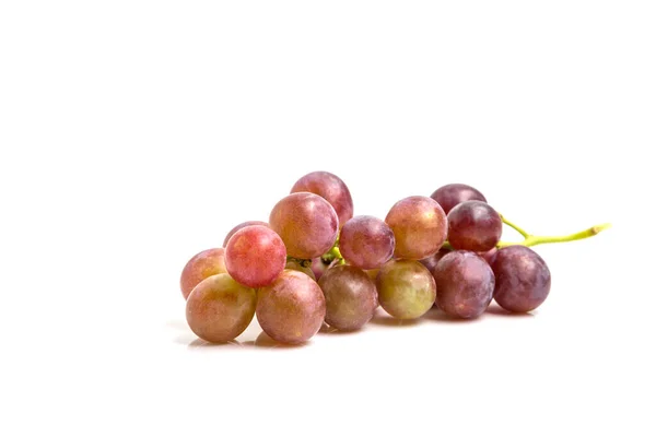 Bunch Van Rode Druiven Geïsoleerd Witte Achtergrond — Stockfoto
