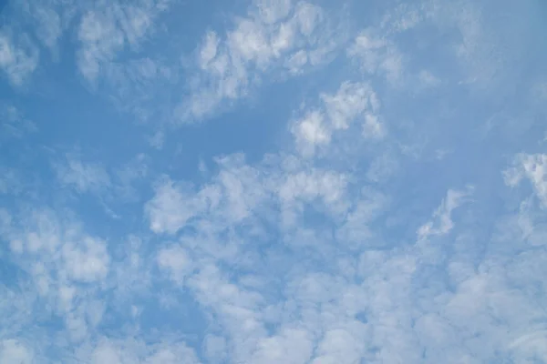 Nuvens Fundo Céu Azul — Fotografia de Stock