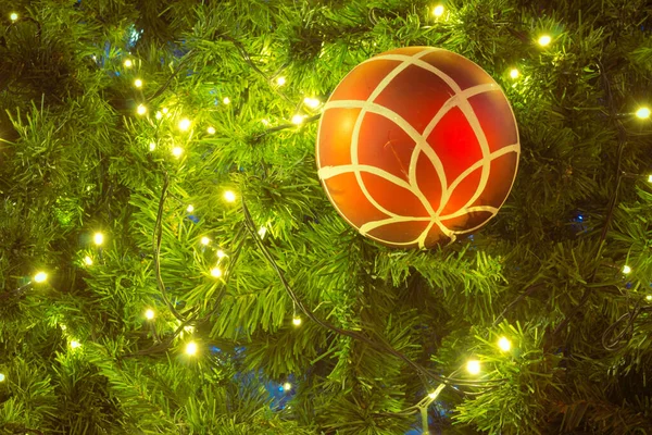 Bolas Natal Decorativas Árvore Natal Com Fundo Leve — Fotografia de Stock