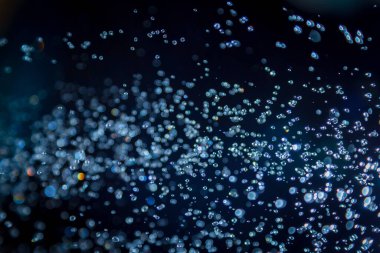 Renkli bulanık bokeh siyah arkaplan üzerine odaklanamadı