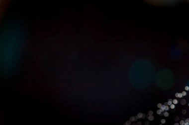 Renkli bulanık bokeh siyah arkaplan üzerine odaklanamadı