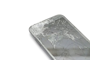 Beyaz arkaplanda izole edilmiş kırık ekran akıllı telefonu kapat