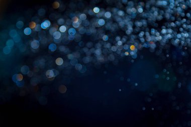 Renkli bulanık bokeh siyah arkaplan üzerine odaklanamadı