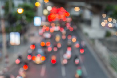 Arka planda trafik sıkışıklığı bulanıklığı