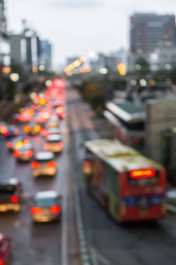 Arka planda trafik sıkışıklığı bulanıklığı