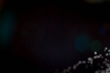 Renkli bulanık bokeh siyah arkaplan üzerine odaklanamadı