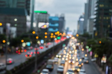 Arka planda trafik sıkışıklığı bulanıklığı