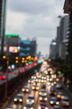 Arka planda trafik sıkışıklığı bulanıklığı