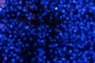 Siyah arkaplanda mavi bokeh