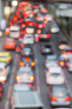 Arka planda trafik sıkışıklığı bulanıklığı