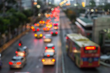 Arka planda trafik sıkışıklığı bulanıklığı