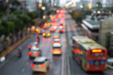 Arka planda trafik sıkışıklığı bulanıklığı