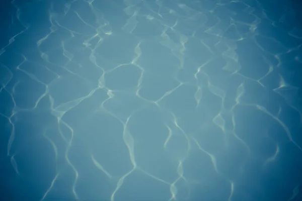 Agua Azul Piscina Con Reflejos Sol Fondo — Foto de Stock