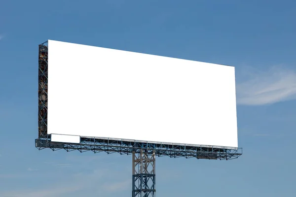 Wit Billboard Met Blauwe Lucht Wolken Achtergrond — Stockfoto