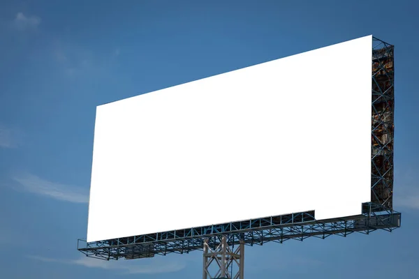 Weiße Plakatwand Mit Blauem Himmel Und Wolken Hintergrund — Stockfoto