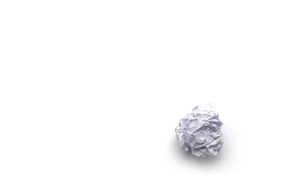 Zerknüllte Papierkugel Auf Weißem Hintergrund — Stockfoto