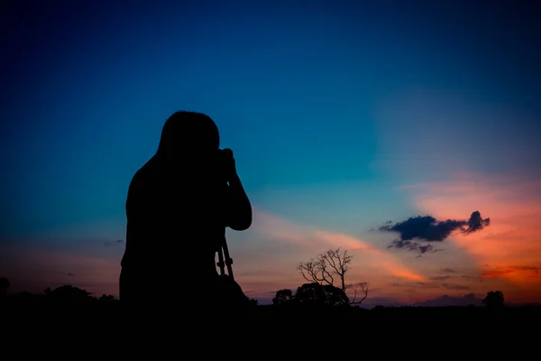 Fotógrafo Silhueta Com Fundo Pôr Sol — Fotografia de Stock