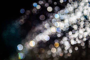 Renkli bulanık bokeh siyah arkaplan üzerine odaklanamadı