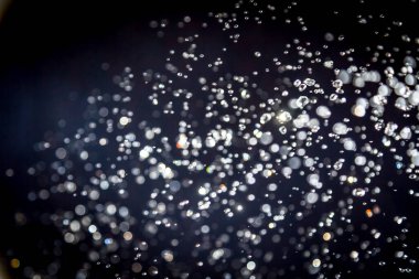 siyah arka plan üzerinde renkli bokeh