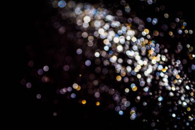 siyah arka plan üzerinde renkli bokeh