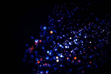 siyah arka plan üzerinde renkli bokeh