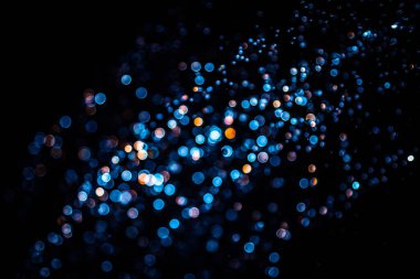 siyah arka plan üzerinde renkli bokeh