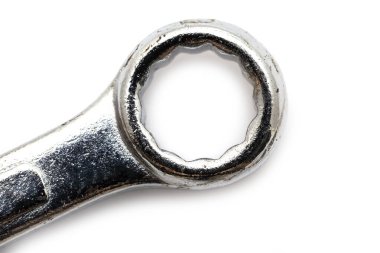 Beyaz arkaplanda izole edilmiş İngiliz anahtarlarının kapatılması